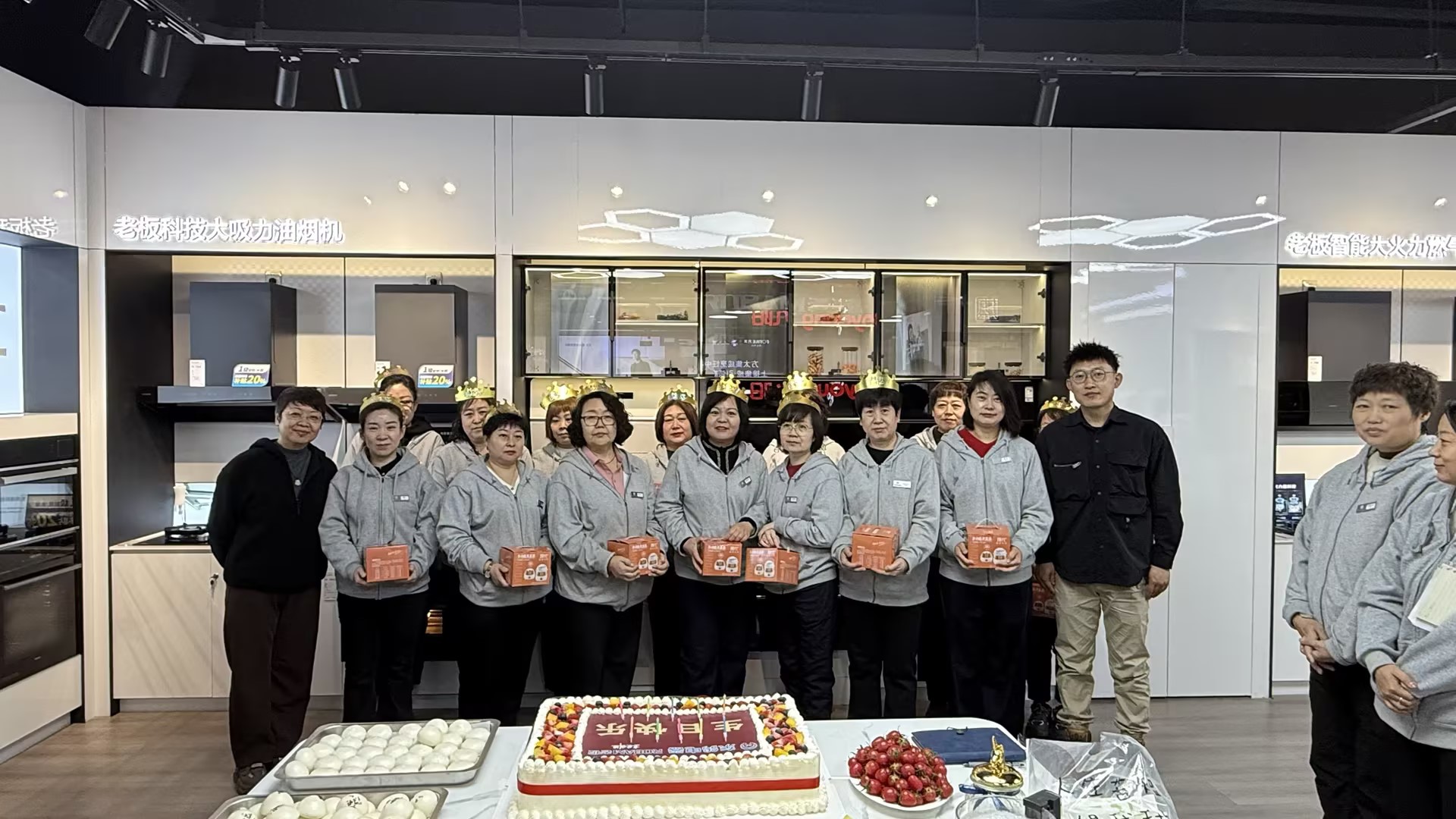 文化宫店员工生日会合影.jpg