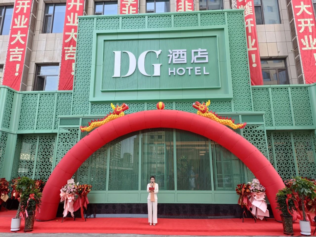 酒店主持人.jpg